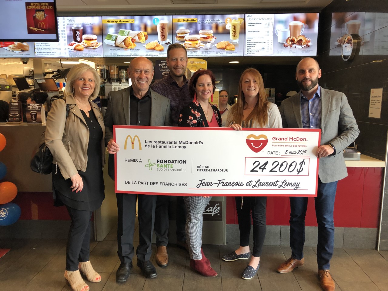 24 000$ remis par la Famille Lemay pour des projets en pédiatrie à l’occasion du Grand McDon 2019.